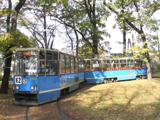 Skład 2552+2553 jako linia E2, pętla Osobowice