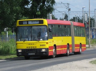 Zmodernizowany Volvo-Jelcz #8001 na linii 122, ul. Żernicka, 2010.06.28