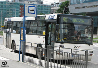 MAN DLA#904 jako linia 611 na przystanku końcowym przy pl. Grunwaldzkim, 2008-05-23.