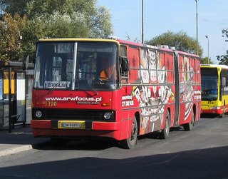 Ikarus #5320 w reklamie na linii 142, Nowy Dwór, 2009.10.09