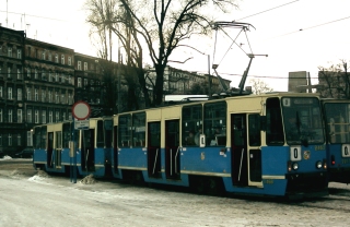 Skład 2468+2469 jako linia 0P, pl. Staszica