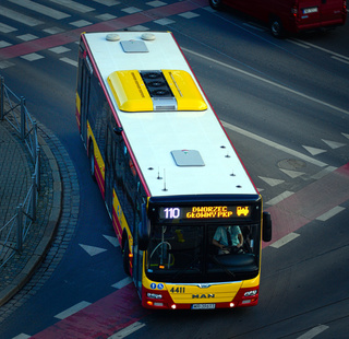 MAN 4411 na linii 110, skrzyżowanie Suchej i Borowskiej