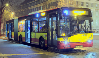 Solaris #5611 jako linia N na przystanku końcowym na ul. Suchej.