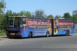 Ikarus #5317 na linii 142 czeka na popołudniowy szczyt, Nowy Dwór, 2009.05.15