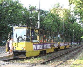 Skład 2324+2305 jako linia 2, ul. Powstańców Śląskich