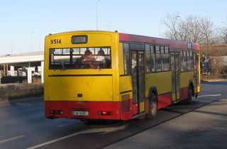 Jelcz #9514 na linii 319 kieruje się w stronę Gądowianki, ul. Strzegomska, 2008.12.03