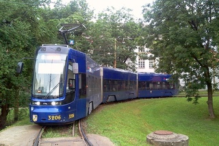 24.07.2016, pętla Leśnica; Pesa #3206 czeka na kurs na linii 3.