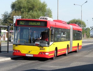Długie Volvo #8061 na linii 142, Nowy Dwór, 2009.09.26