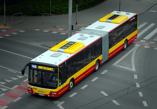 MAN 4601 na linii 146, ul. Borowska przy skrzyżowaniu z Suchą.