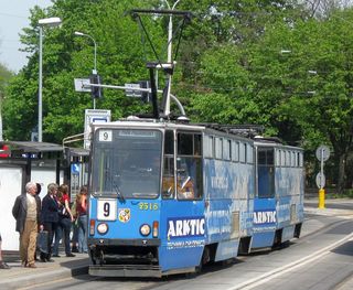 Skład 2516+2515 na linii 9, al. J. Kochanowskiego, 2009.04.27