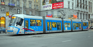 Škoda #3125 jako linia 32 na przystanku Arkady.