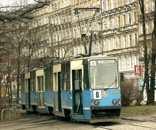 Skład 2448+2447 jako linia 0L, pl. Staszica