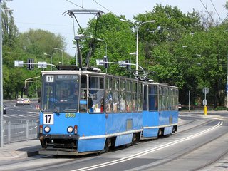 Skład 2368+2367 na linii 17, ul. J. Kochanowskiego, 2009.04.27