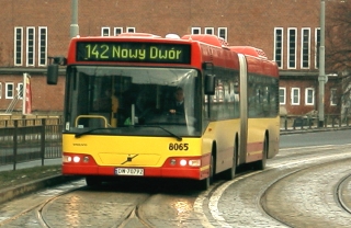 Volvo #8065 jako linia 142, ul. Nowy Świat