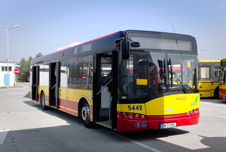 Solaris 5442 przed wjazdem do hali OC, zajezdnia nr 9.