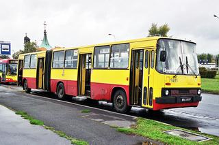 Ikarus #5271 jako linia 136, ul. Bardzka, październik 2003.