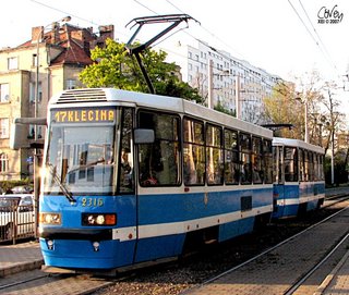 Skład 2316+2315 po modernizacji. Linia 17, ul. Powstańców Śląskich, 2007.04.22.