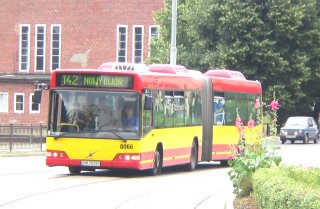 Volvo #8066 jako linia 142, ul. Nowy Świat