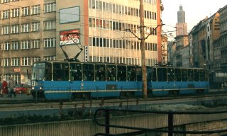 Skład 2266+2267 jako linia 3, pl. Pierwszego Maja