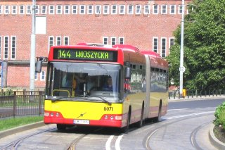 Volvo #8071 jako linia 144, ul. Nowy Świat