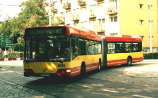Volvo #8058 jako linia 146, ul. Sępa-Szarzyńskiego/ul. Szczytnicka